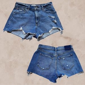 Abercrombie Mid Rise Mom Short CURVE LOVE- BRAND NEW, Never worn.